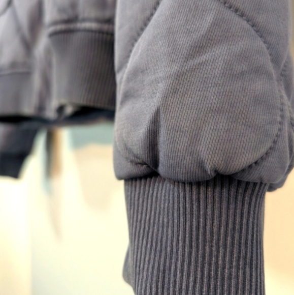 UNIVERSAL THREAD Faded Blue Quilted Bomber Jacket - Size M – NWT - Picture 9 of 11